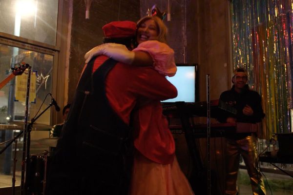 Interaktiv tv-spelskonsert med Extra Lives