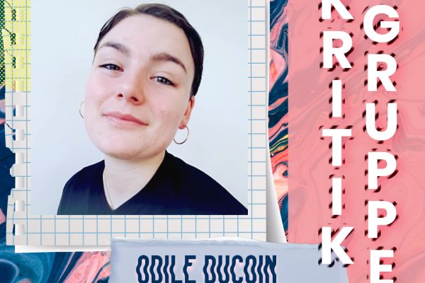 Kritikgruppen - Skickligt och vältajmat om mamma-maskineriet