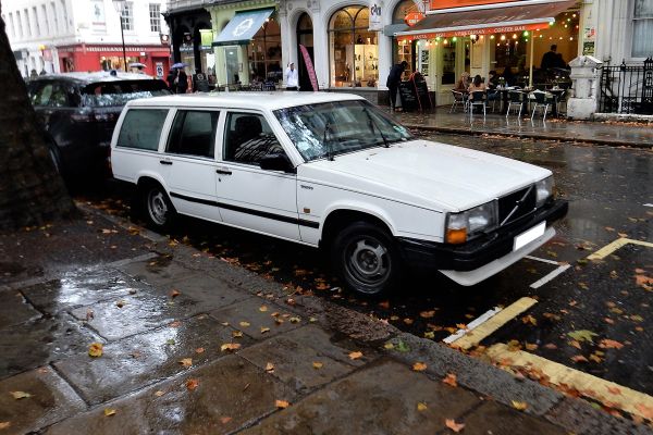 Från Volvo 745:or till kärlek! Konstbonanza!